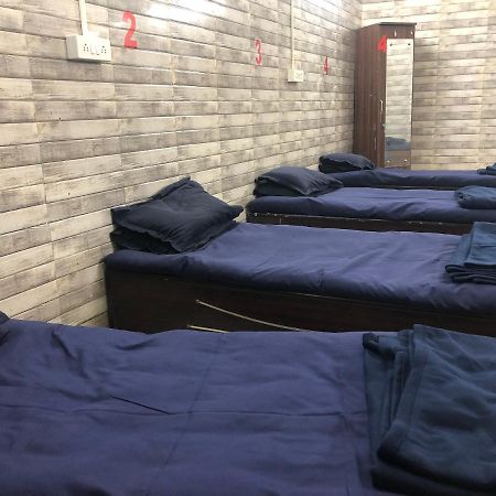 Charyana Hotel Ac Dormitory Ahmedabad Eksteriør bilde