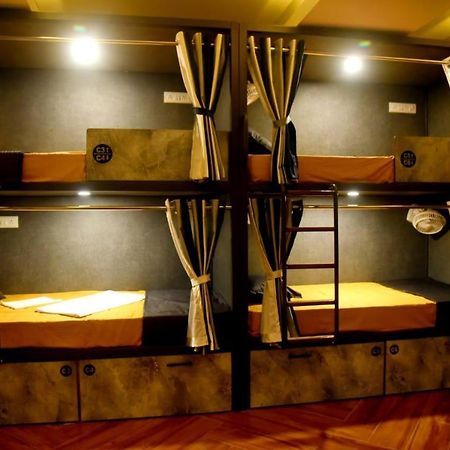 Charyana Hotel Ac Dormitory Ahmedabad Eksteriør bilde