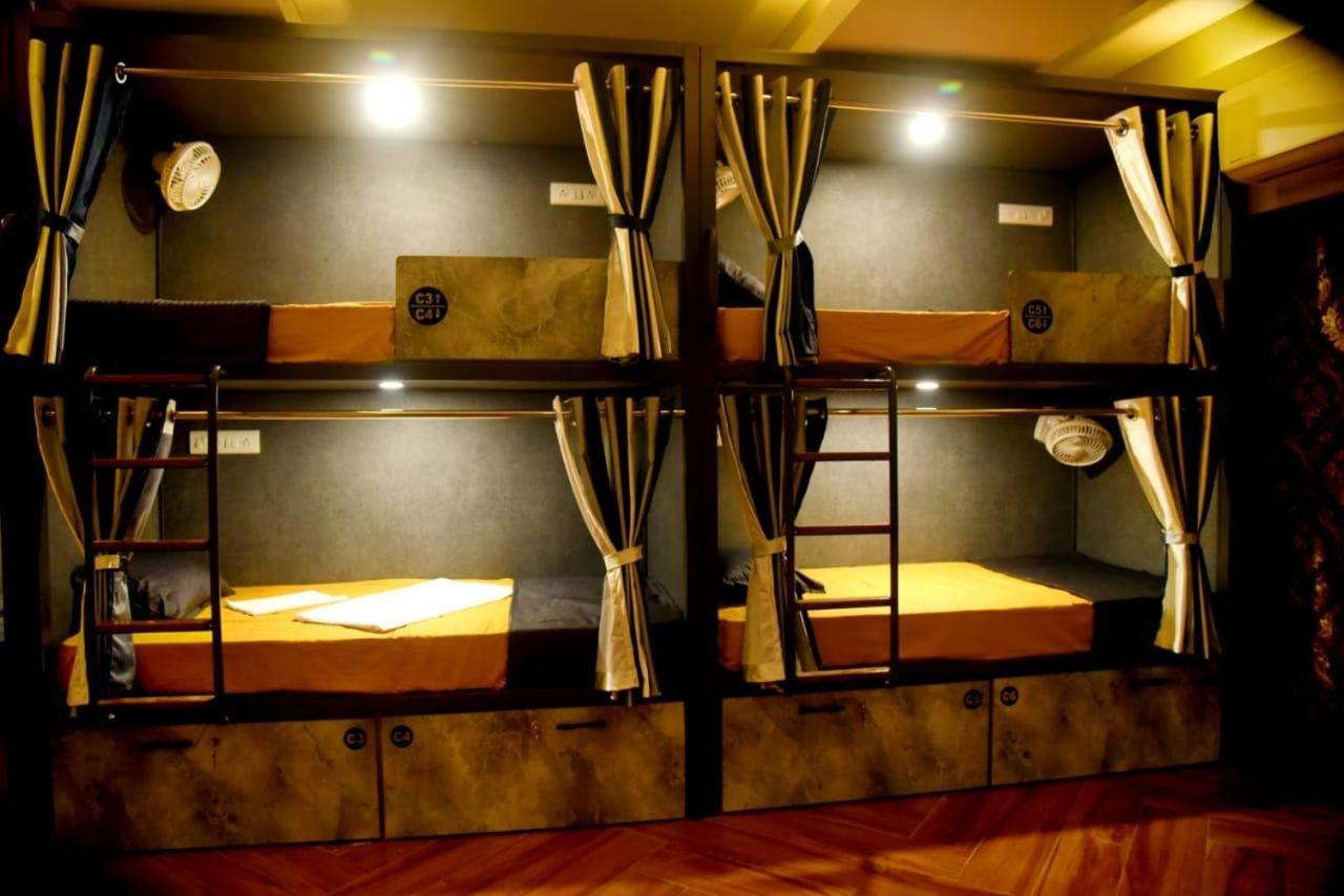 Charyana Hotel Ac Dormitory Ahmedabad Eksteriør bilde