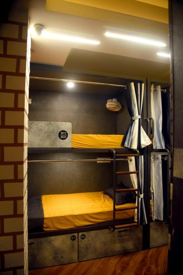 Charyana Hotel Ac Dormitory Ahmedabad Eksteriør bilde