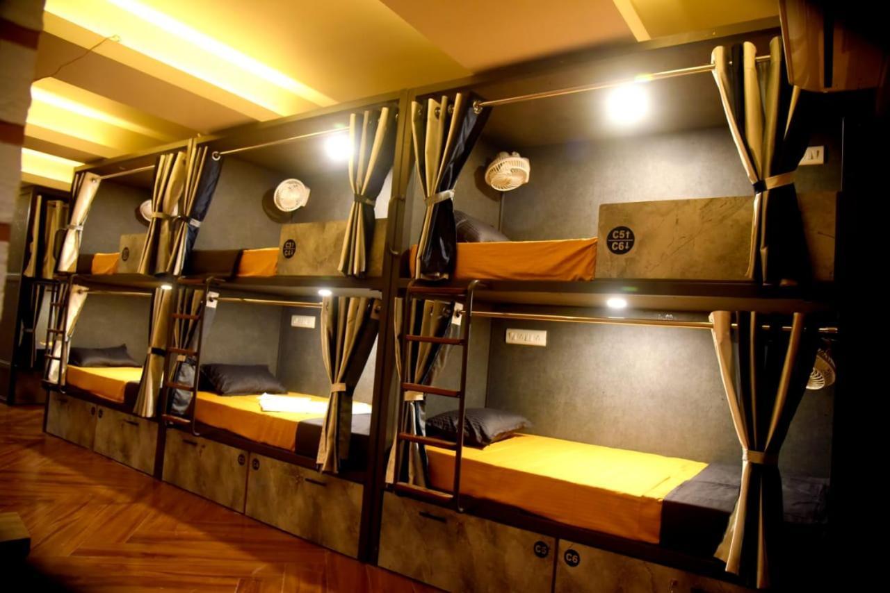Charyana Hotel Ac Dormitory Ahmedabad Eksteriør bilde