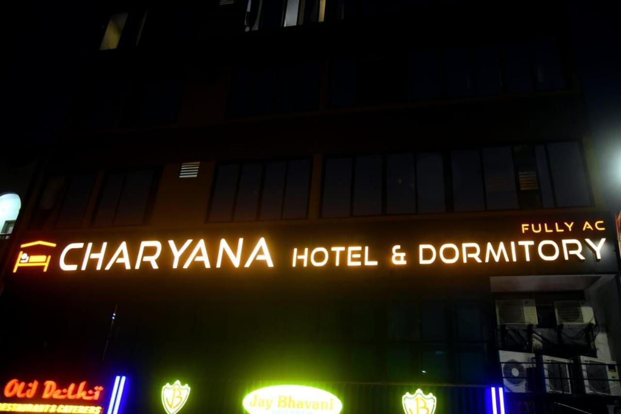 Charyana Hotel Ac Dormitory Ahmedabad Eksteriør bilde