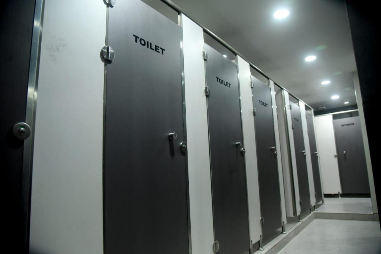 Charyana Hotel Ac Dormitory Ahmedabad Eksteriør bilde