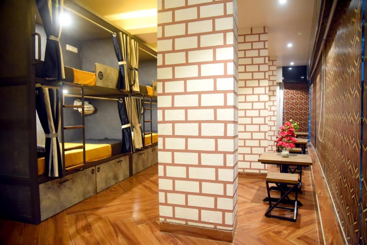 Charyana Hotel Ac Dormitory Ahmedabad Eksteriør bilde