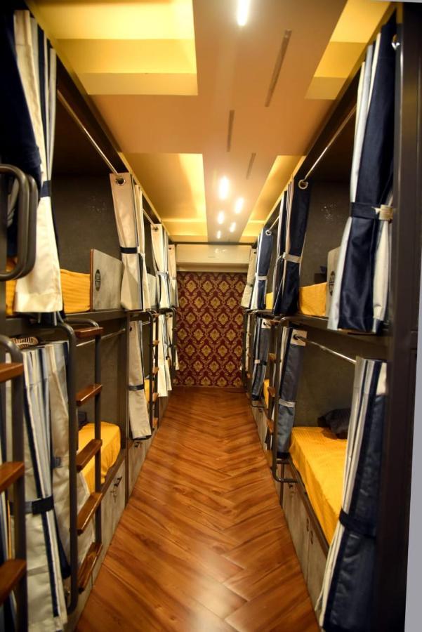 Charyana Hotel Ac Dormitory Ahmedabad Eksteriør bilde