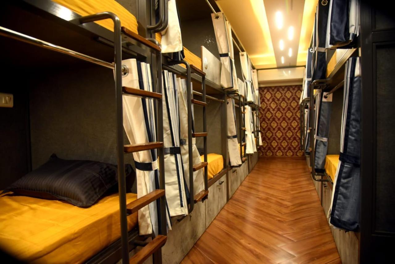Charyana Hotel Ac Dormitory Ahmedabad Eksteriør bilde