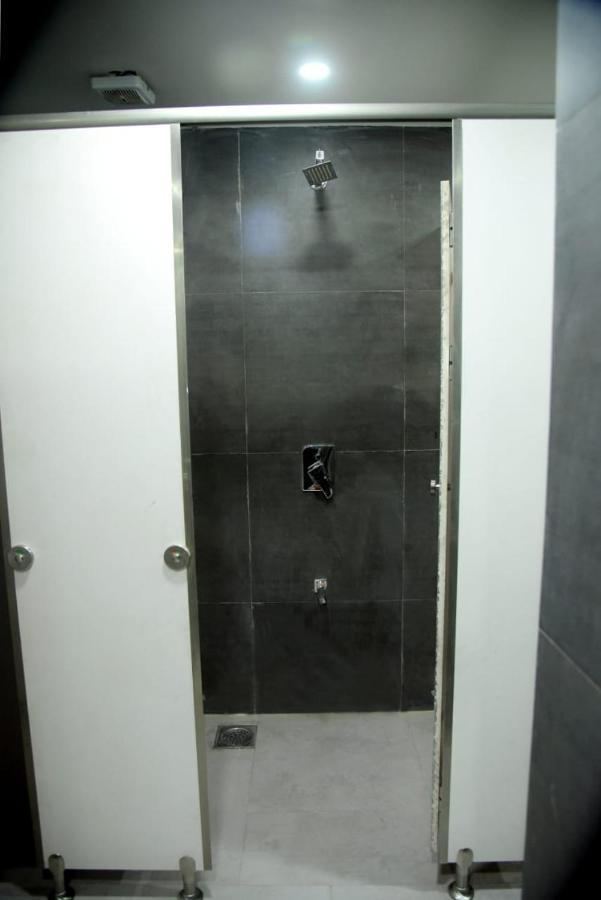 Charyana Hotel Ac Dormitory Ahmedabad Eksteriør bilde