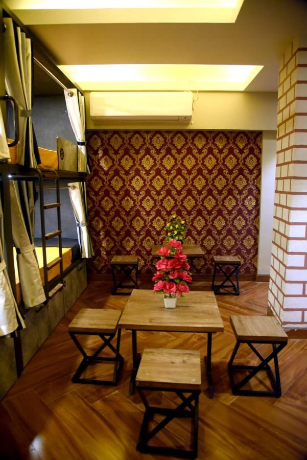 Charyana Hotel Ac Dormitory Ahmedabad Eksteriør bilde